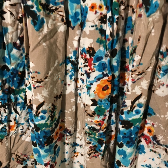//floral maxi// - Picture 4 of 4